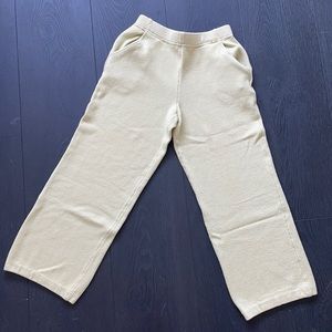 St. John light green knit wear pants.